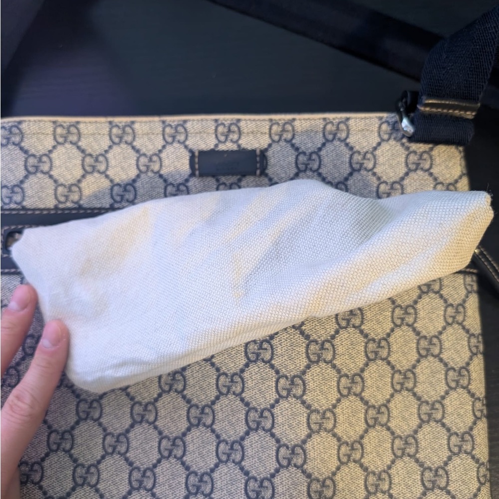 Gucci GG Supreme Crossbody Bag - Picture 3 of 7
